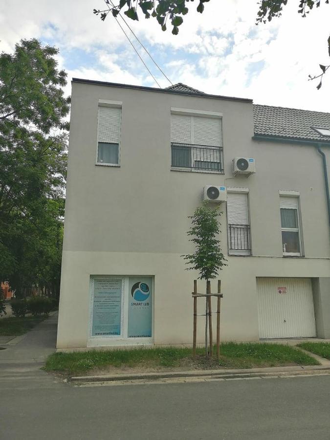 Boglarka Apartman セゲド エクステリア 写真